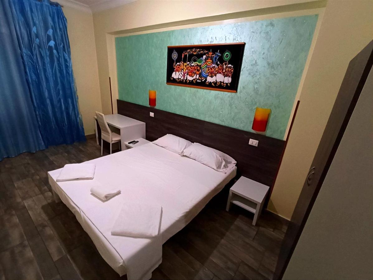 Tiburtina Guesthouse Rome Bagian luar foto