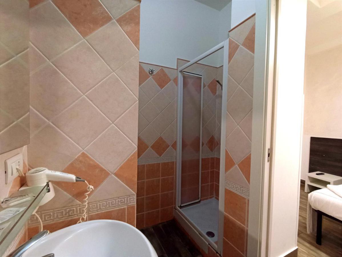 Tiburtina Guesthouse Rome Bagian luar foto