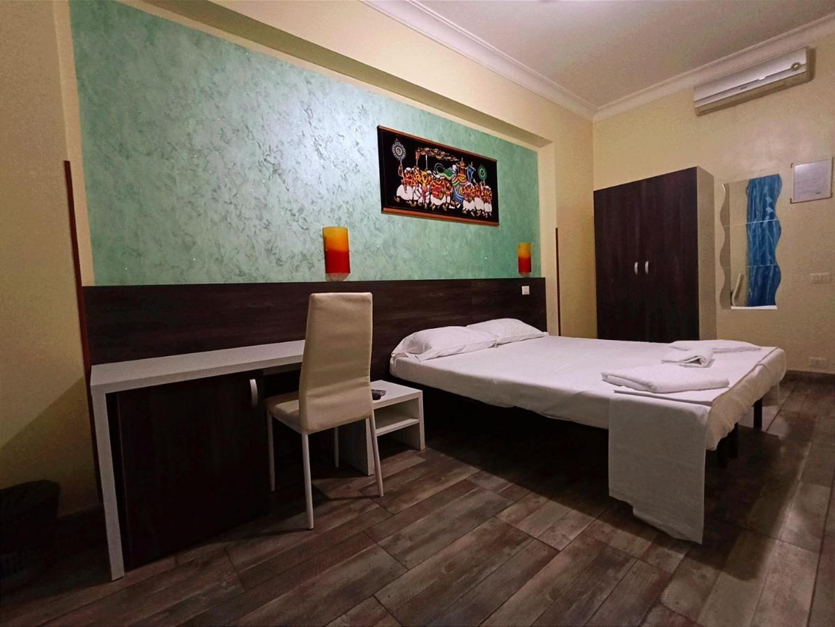 Tiburtina Guesthouse Rome Bagian luar foto