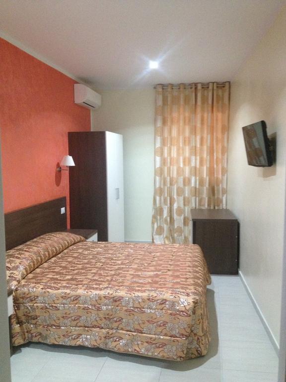 Tiburtina Guesthouse Rome Bagian luar foto