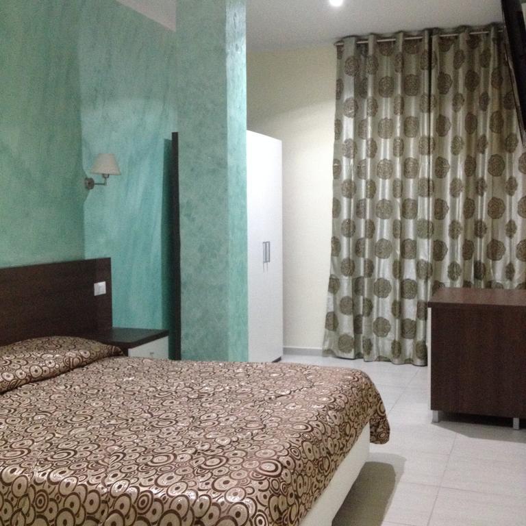 Tiburtina Guesthouse Rome Bagian luar foto