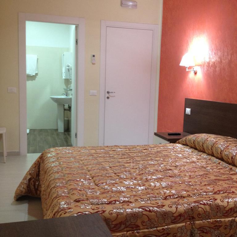 Tiburtina Guesthouse Rome Bagian luar foto