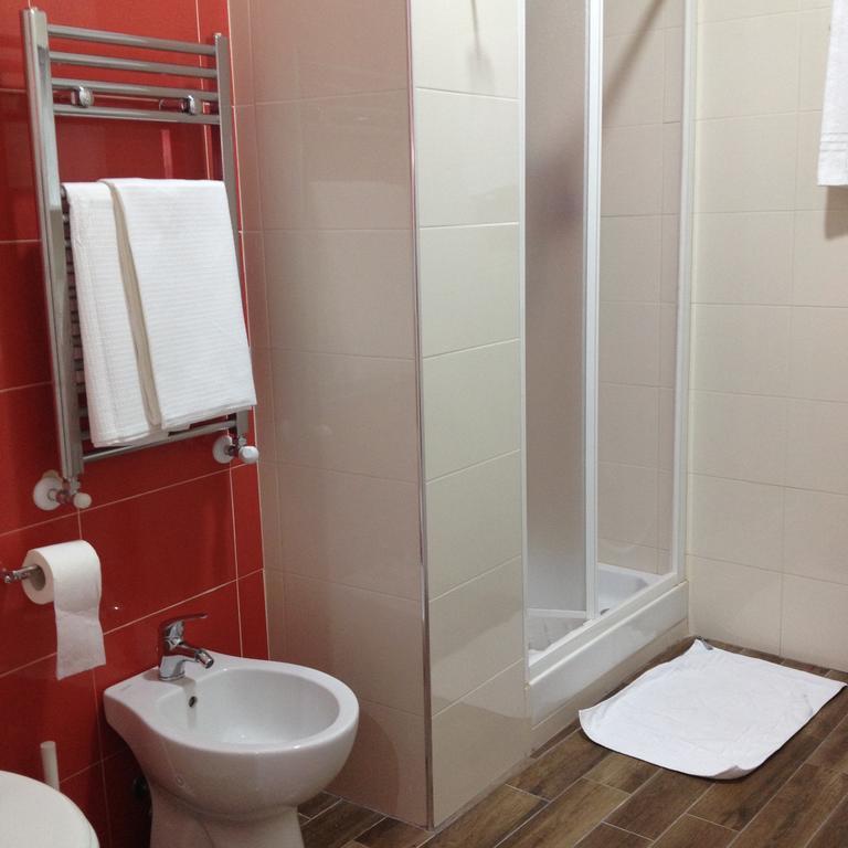 Tiburtina Guesthouse Rome Bagian luar foto