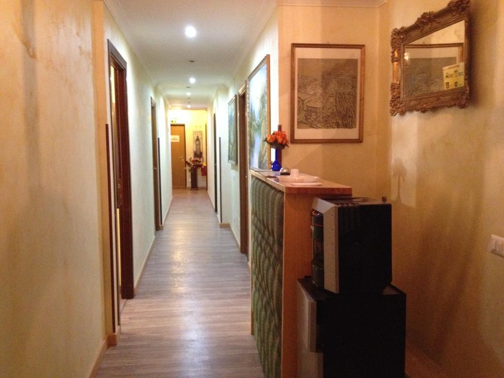 Tiburtina Guesthouse Rome Bagian luar foto