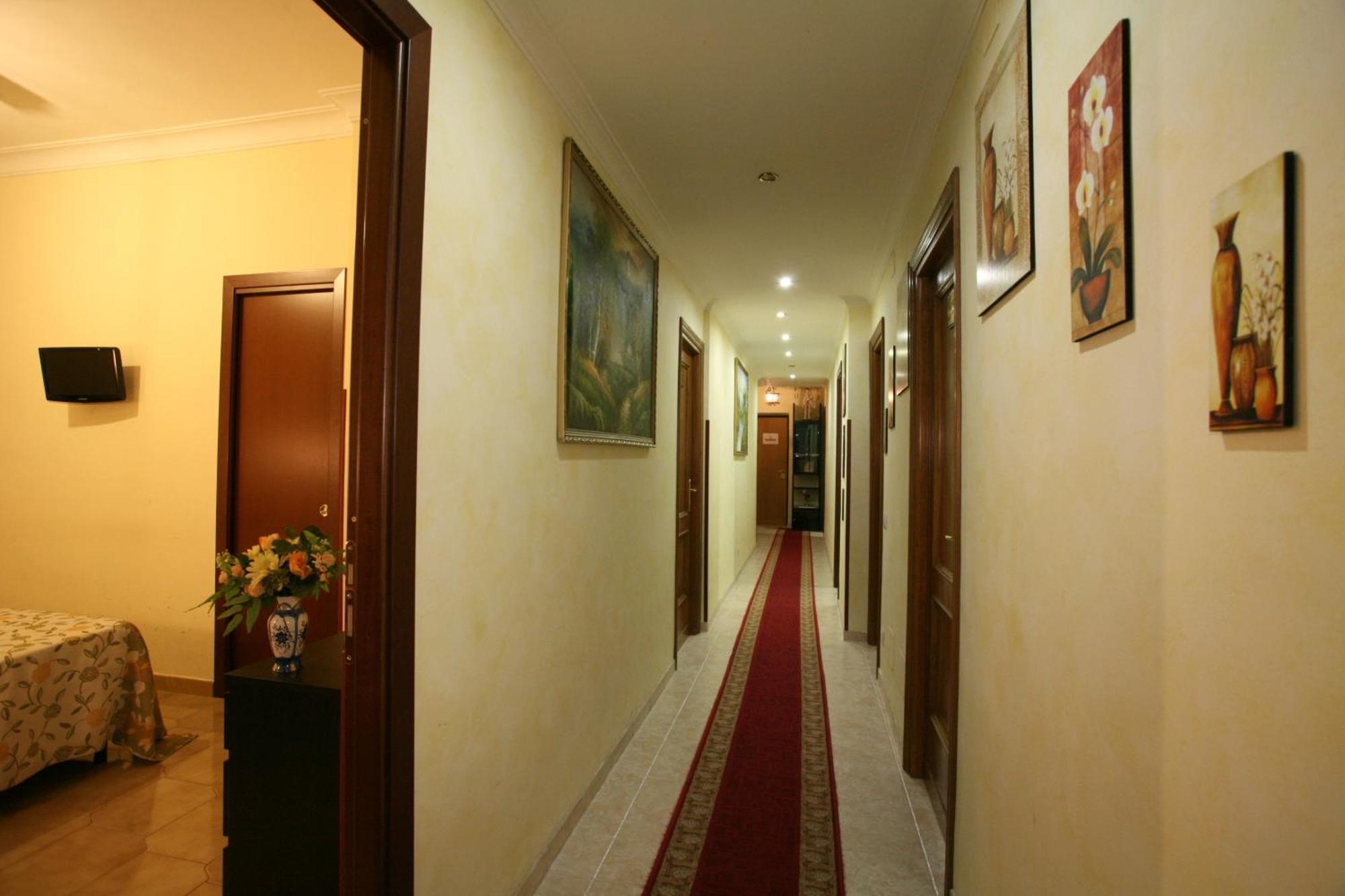Tiburtina Guesthouse Rome Bagian luar foto