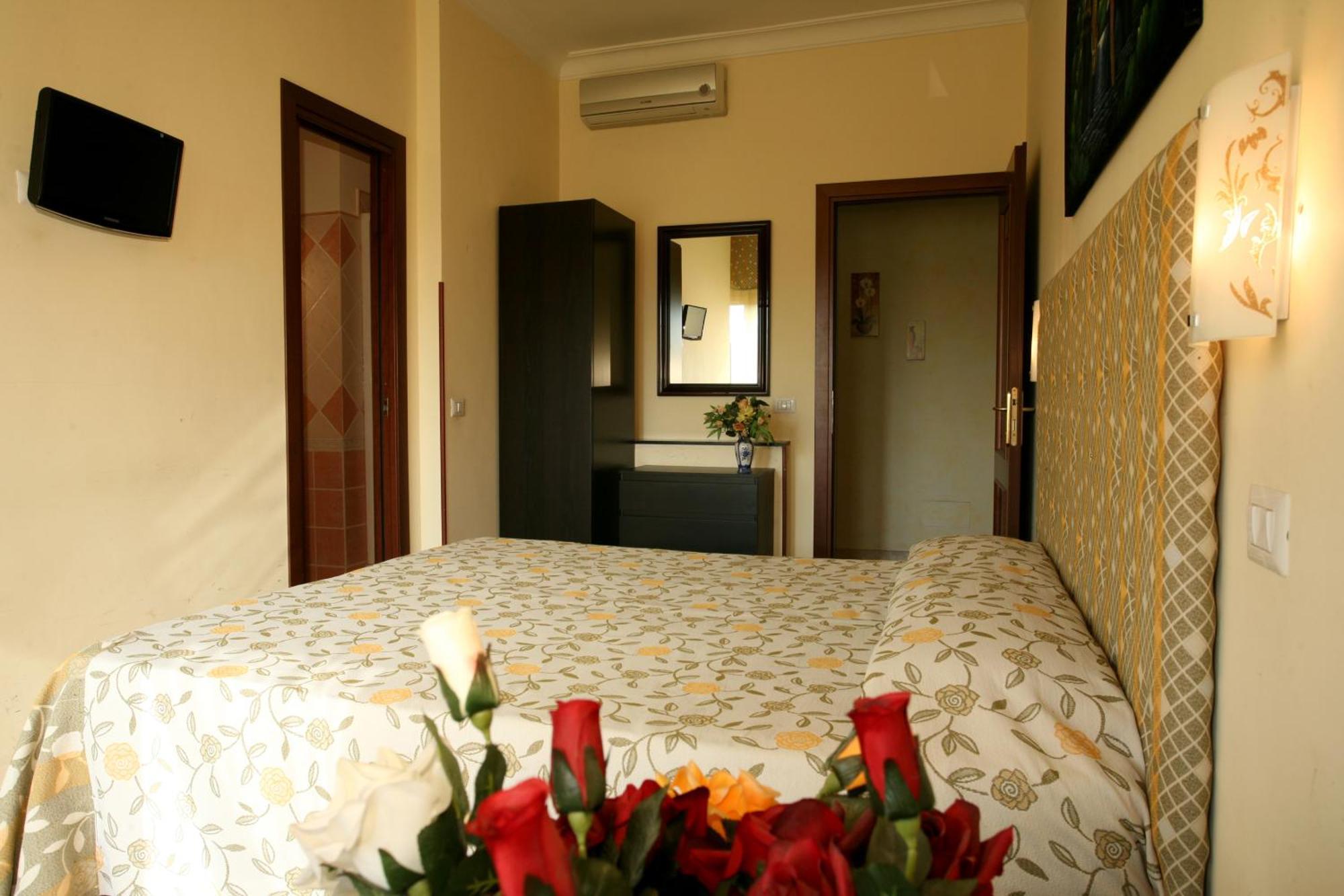 Tiburtina Guesthouse Rome Bagian luar foto