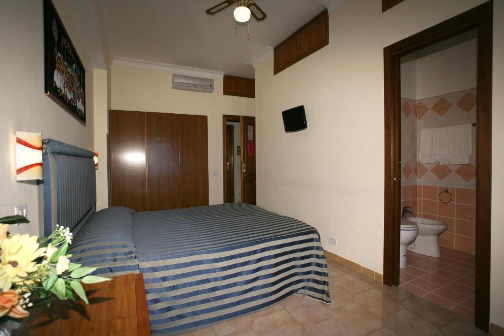 Tiburtina Guesthouse Rome Bagian luar foto