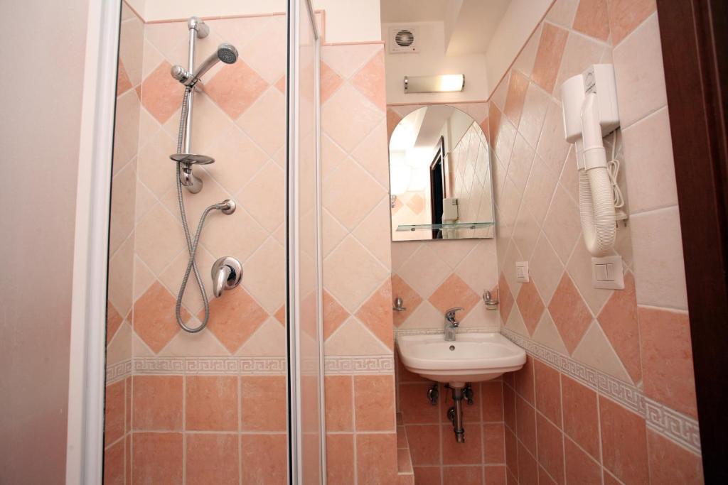 Tiburtina Guesthouse Rome Bagian luar foto